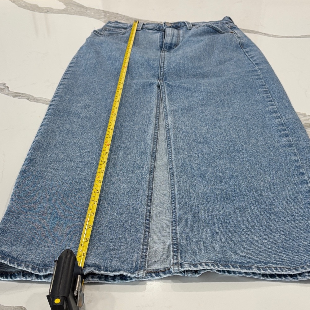 Universal Thread medium wash Blue‎ Denim Skirt women’s size 4 in great condition - Picture 3 of 8